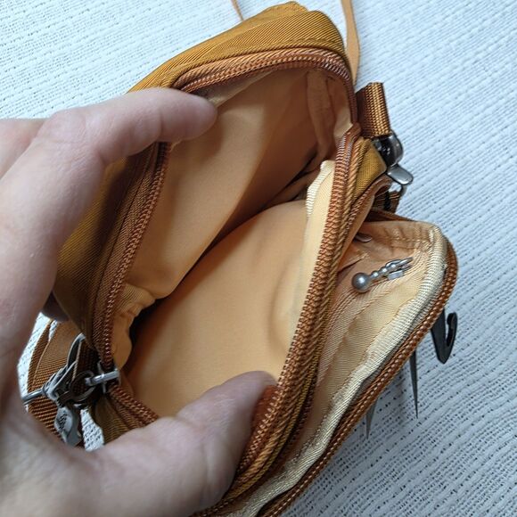 NWT Baggallini Globetrotter Mini Crossbody Tan Adjustable Travel Lightweight - Picture 15 of 16